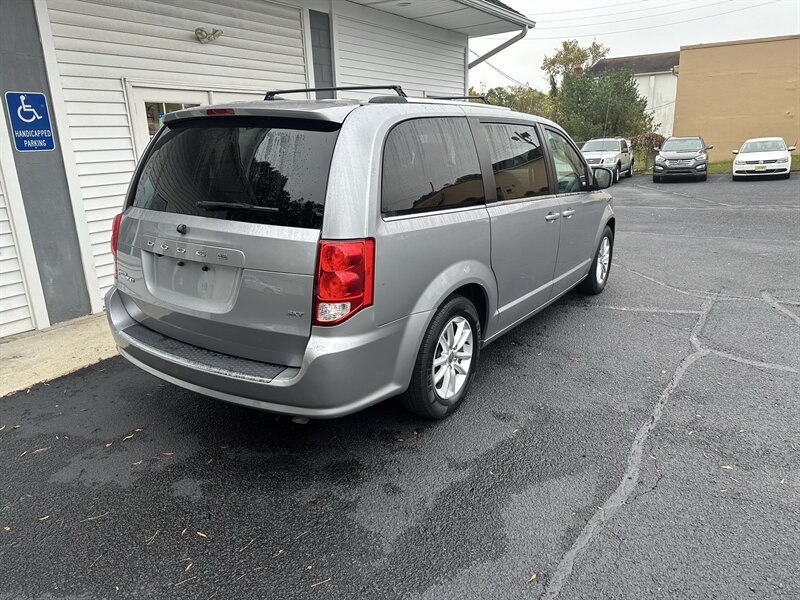 Used 2020 Dodge Grand Caravan SXT FWD image 11