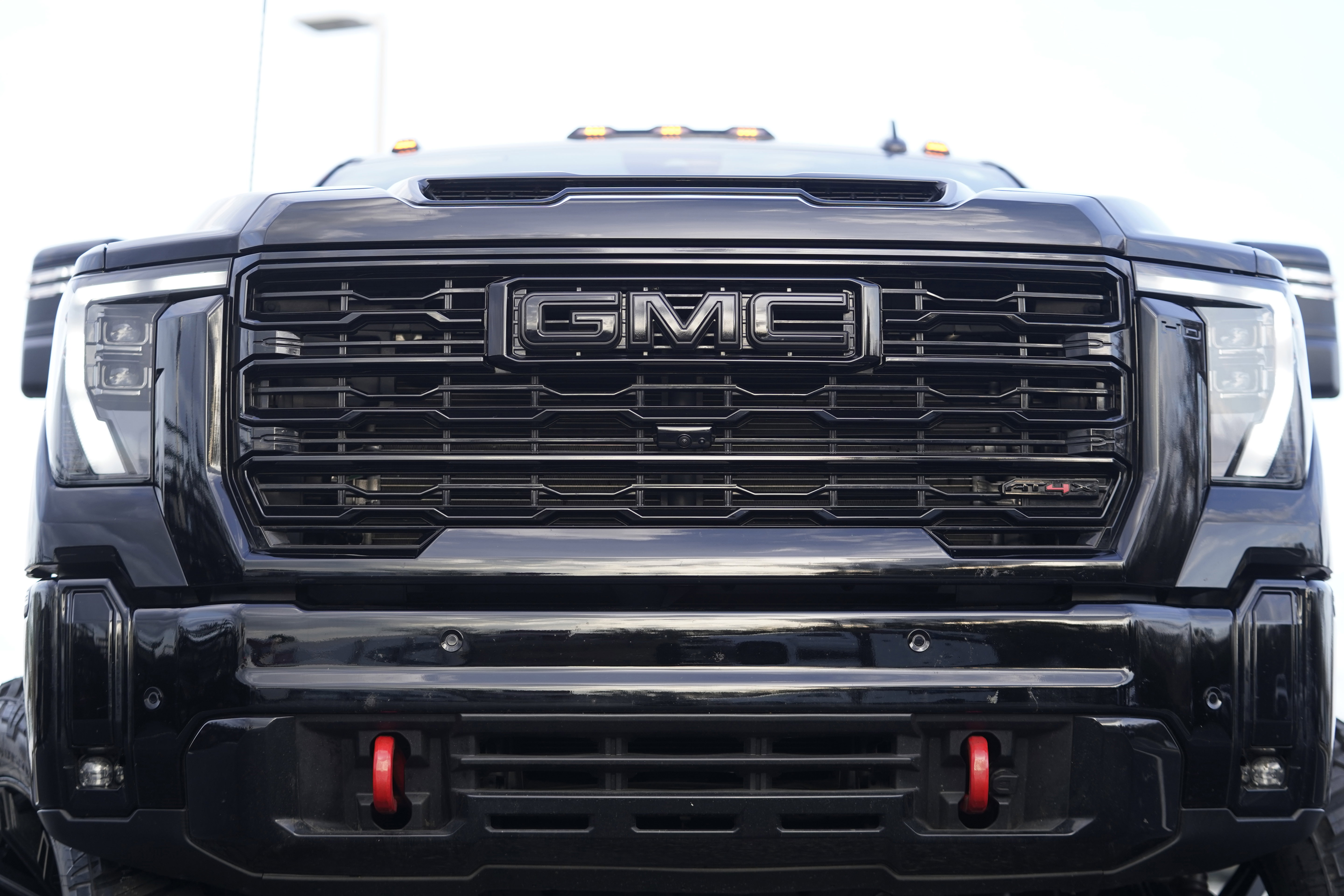 Used 2025 GMC Sierra 2500 AT4X image 40