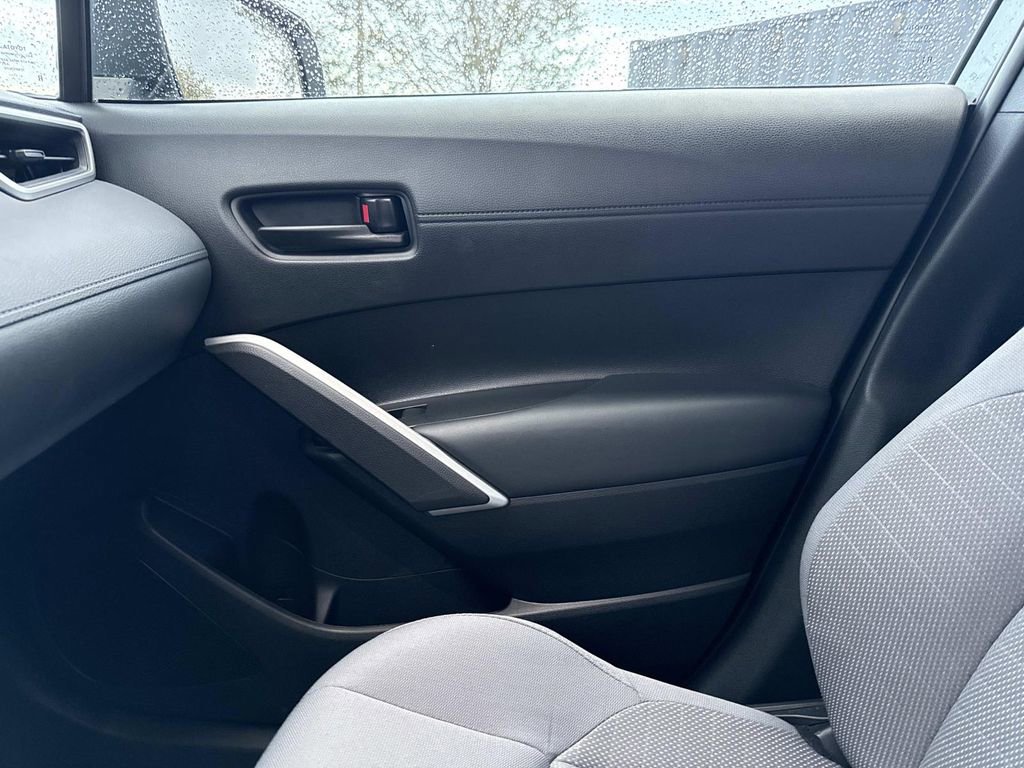 Used 2025 Toyota Corolla Cross AWD Hybrid image 27