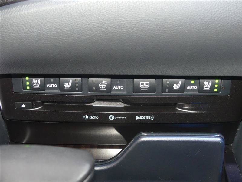 Used 2019 Lexus ES 300h w/ Accessory Package FWD image 38