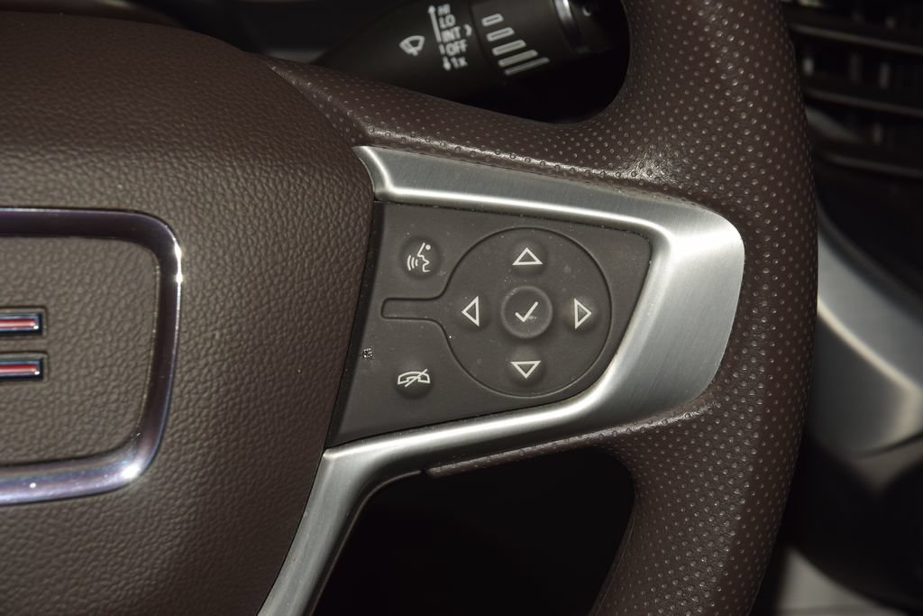 Used 2021 GMC Acadia SLE w/ Driver Convenience Package FWD image 37