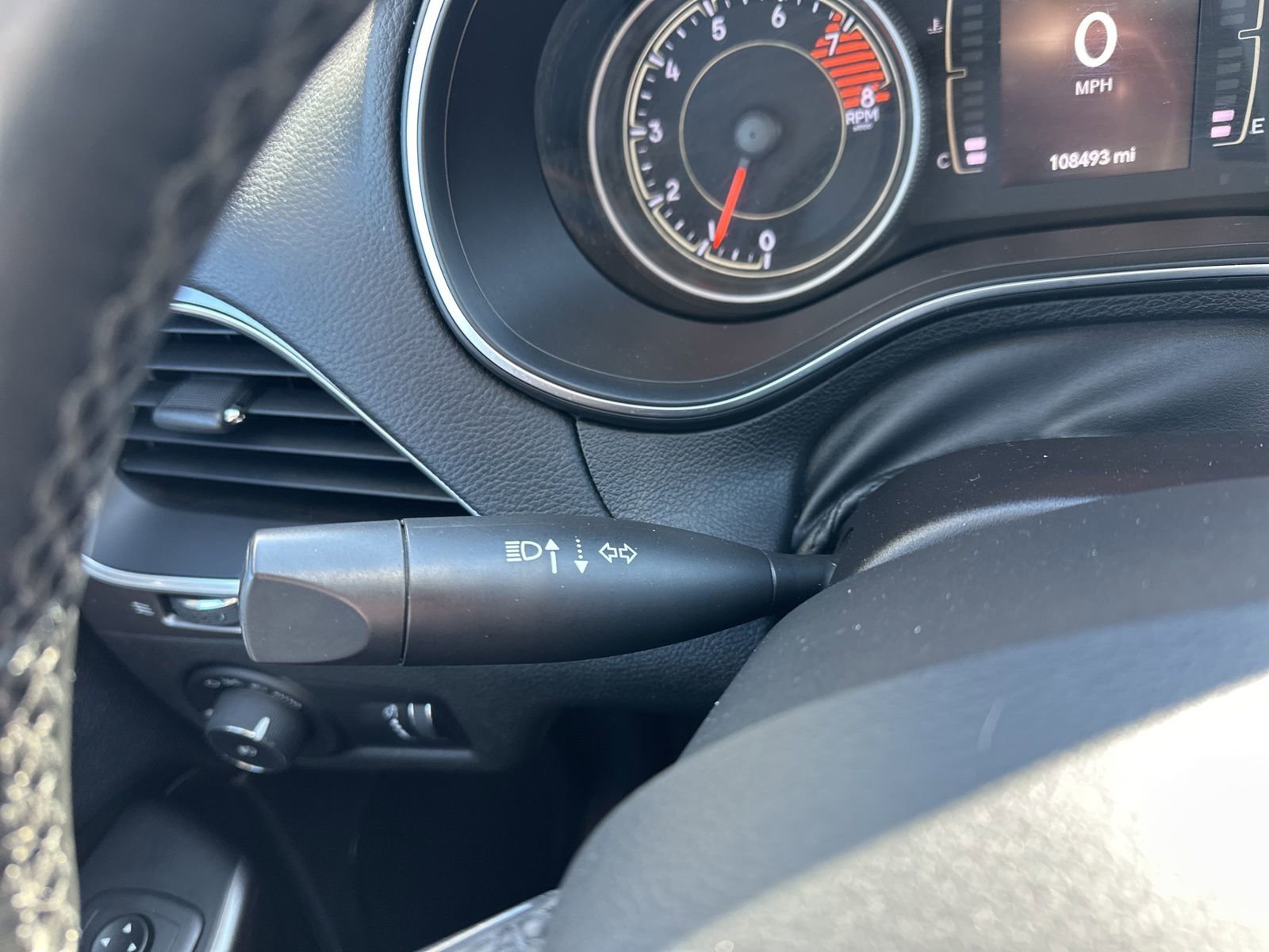 Used 2019 Jeep Cherokee Latitude w/ Cold Weather Group image 39