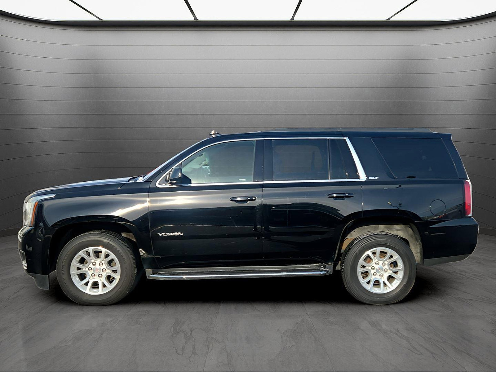 Used 2019 GMC Yukon SLT AWD/4WD image 2