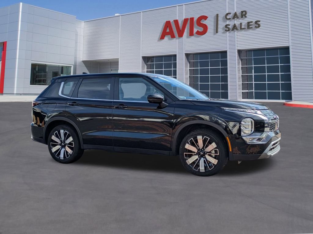 Used 2025 Mitsubishi Outlander SE image 5