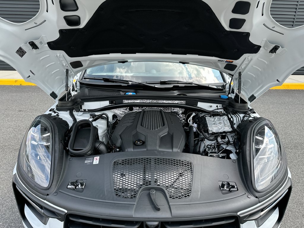 New 2026 Porsche Macan AWD/4WD image 33