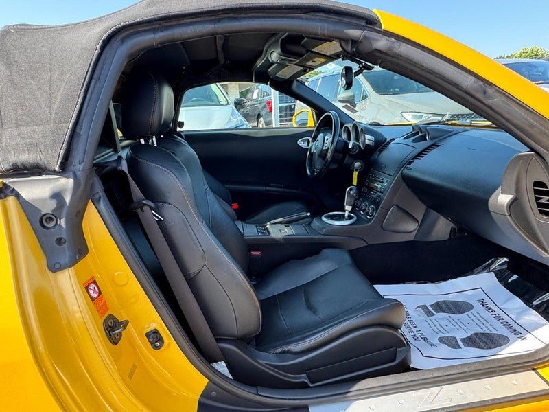 Used 2005 Nissan 350Z Touring RWD image 9