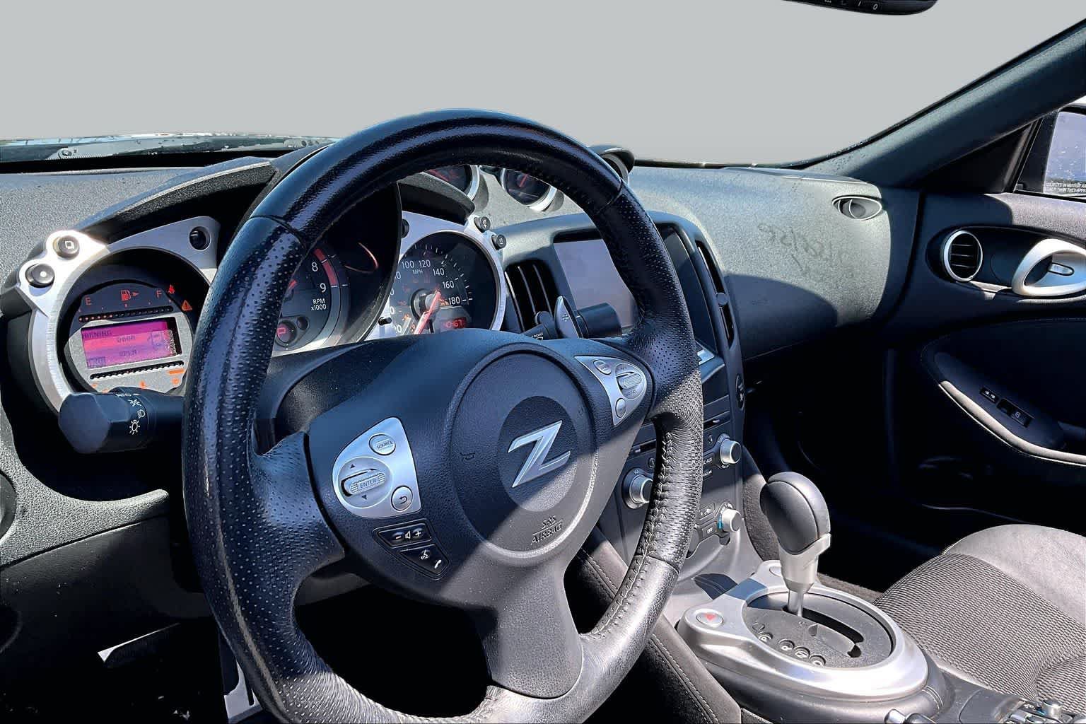 Used 2018 Nissan 370Z Touring Sport RWD image 17