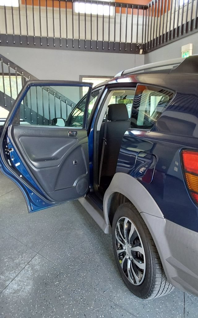 Used 2005 Pontiac Vibe w/ Power Group Value Package FWD image 18