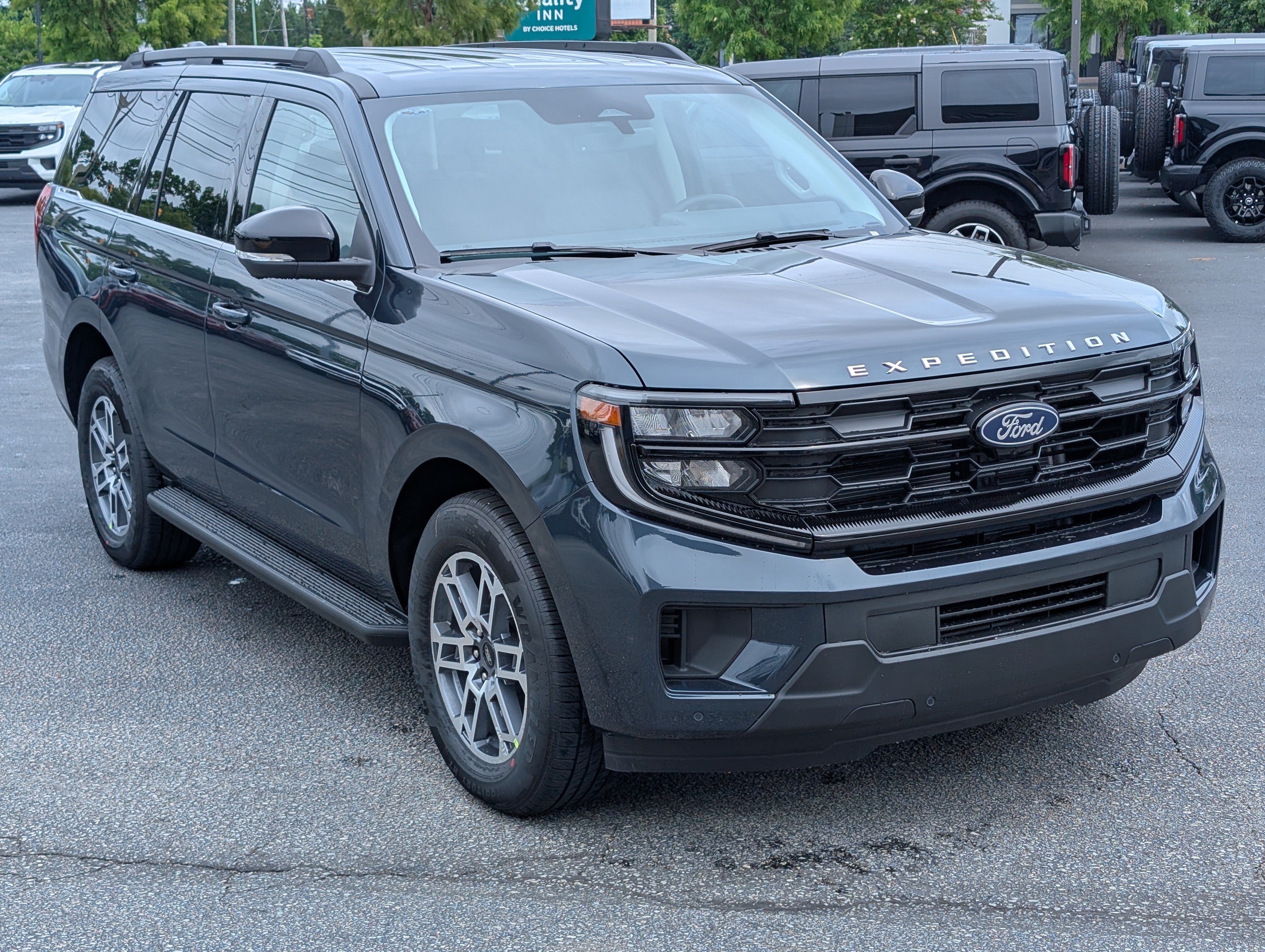 New 2026 Ford Expedition Active RWD image 4
