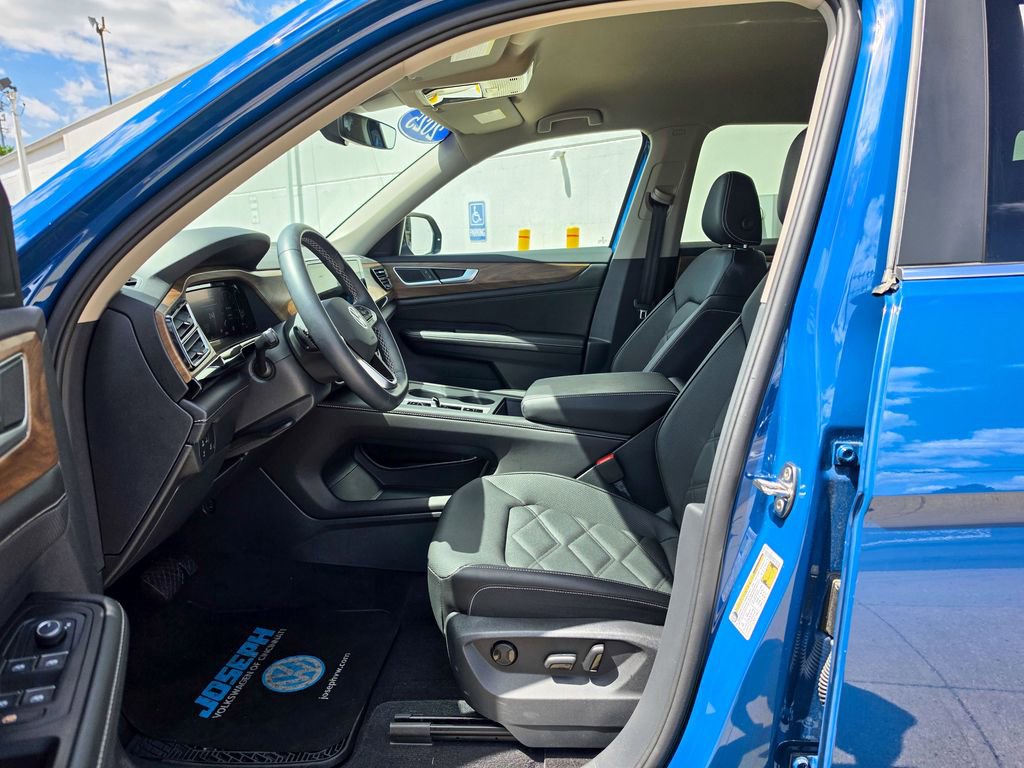 Certified 2025 Volkswagen Atlas SE FWD image 11
