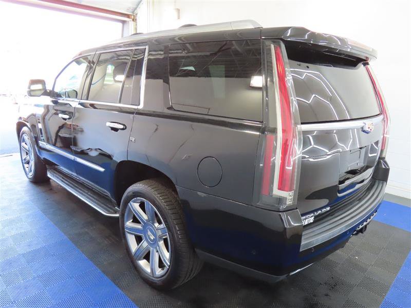 Used 2020 Cadillac Escalade Premium Luxury AWD/4WD image 10