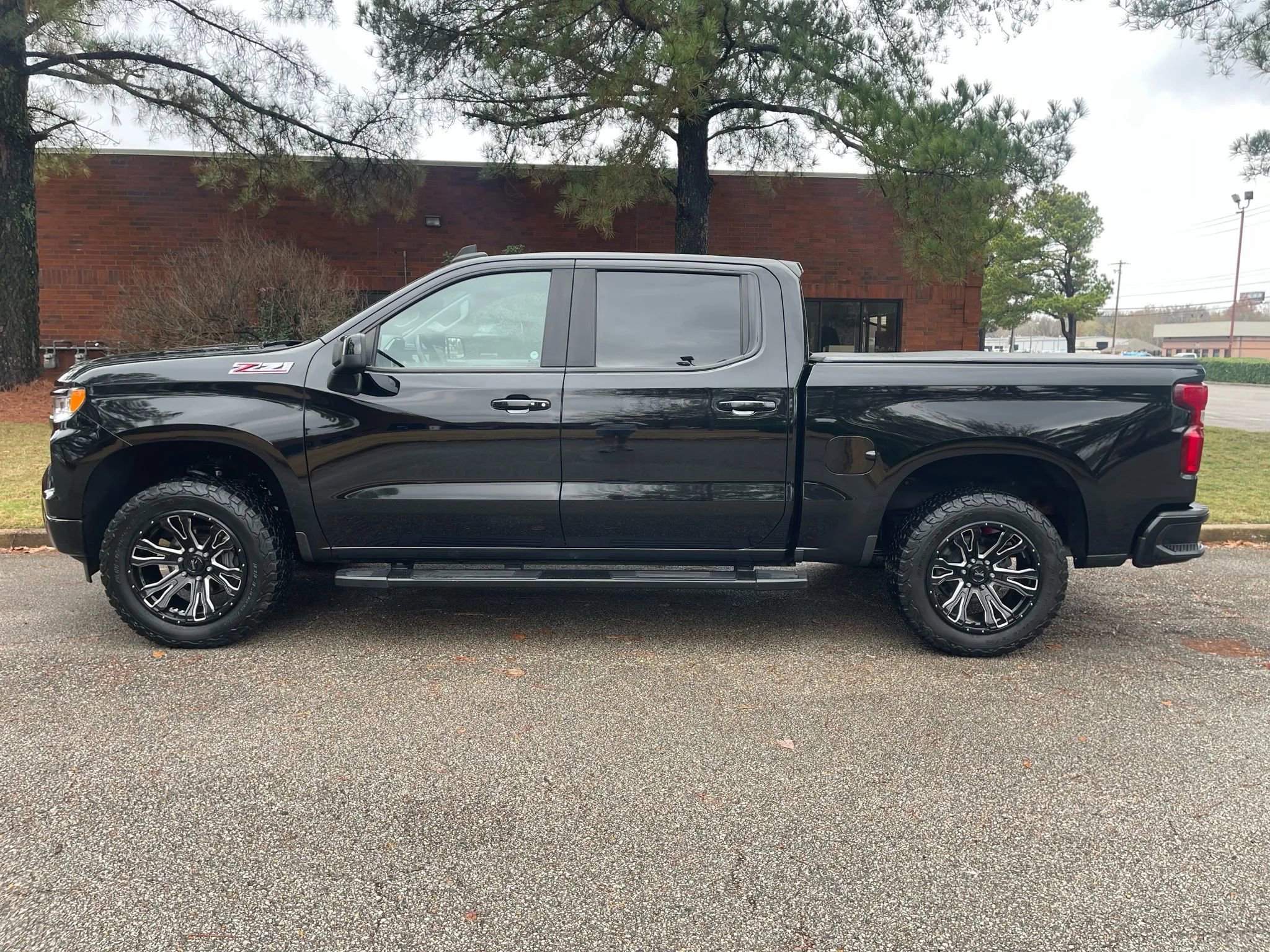 Used 2022 Chevrolet Silverado 1500 RST image 2