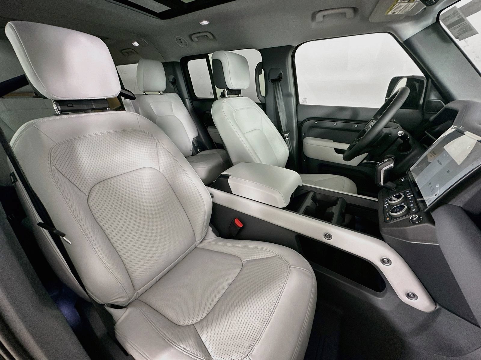 New 2026 Land Rover Defender 130 X-Dynamic SE AWD/4WD image 45