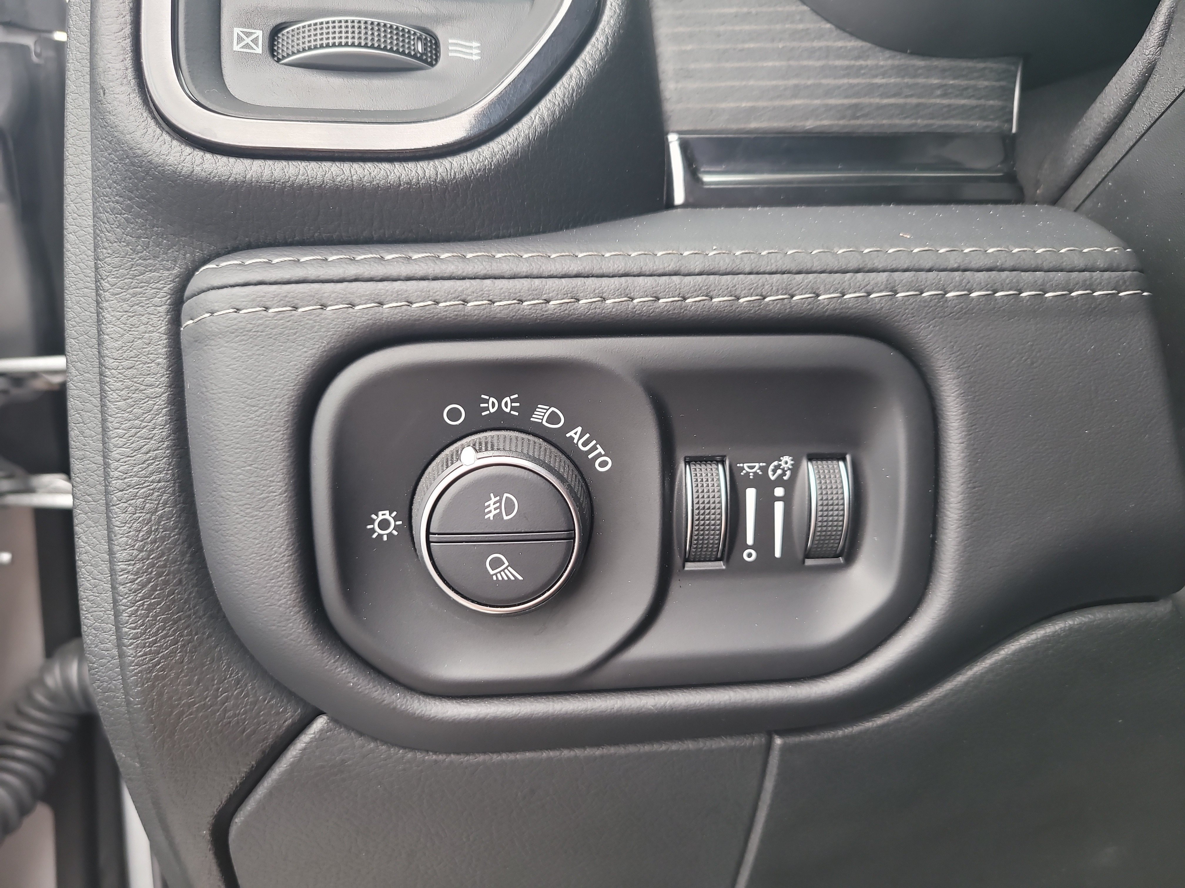Used 2023 RAM 3500 Limited AWD/4WD image 32