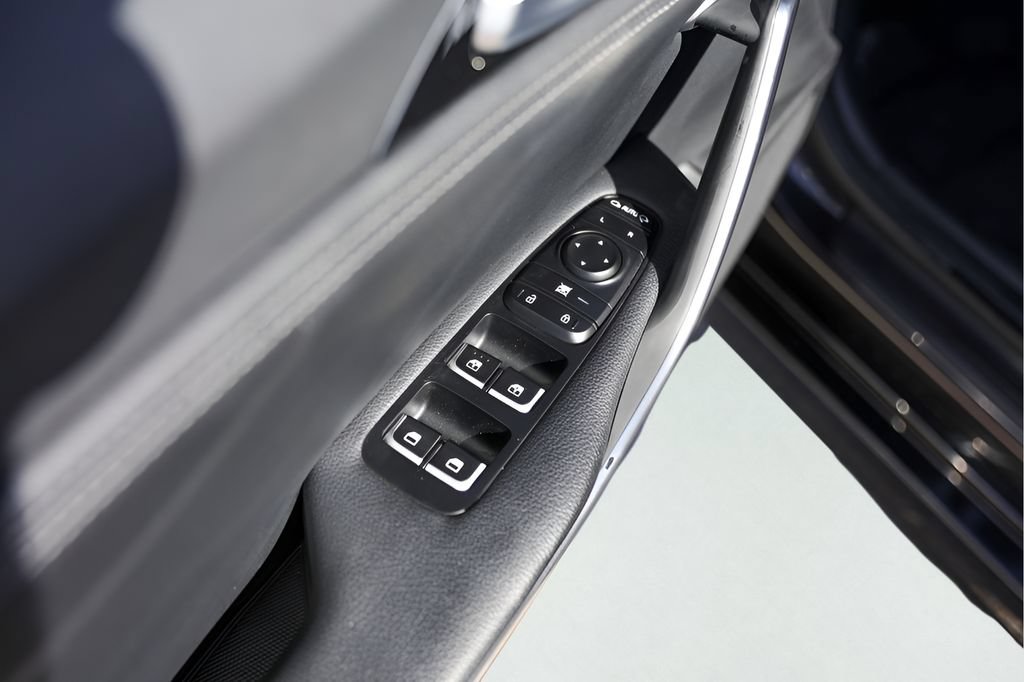 Used 2022 Kia Stinger GT-Line RWD image 25