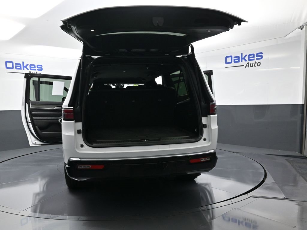 Used 2024 Jeep Wagoneer L Series II w/ Flexible Seating Group image 59