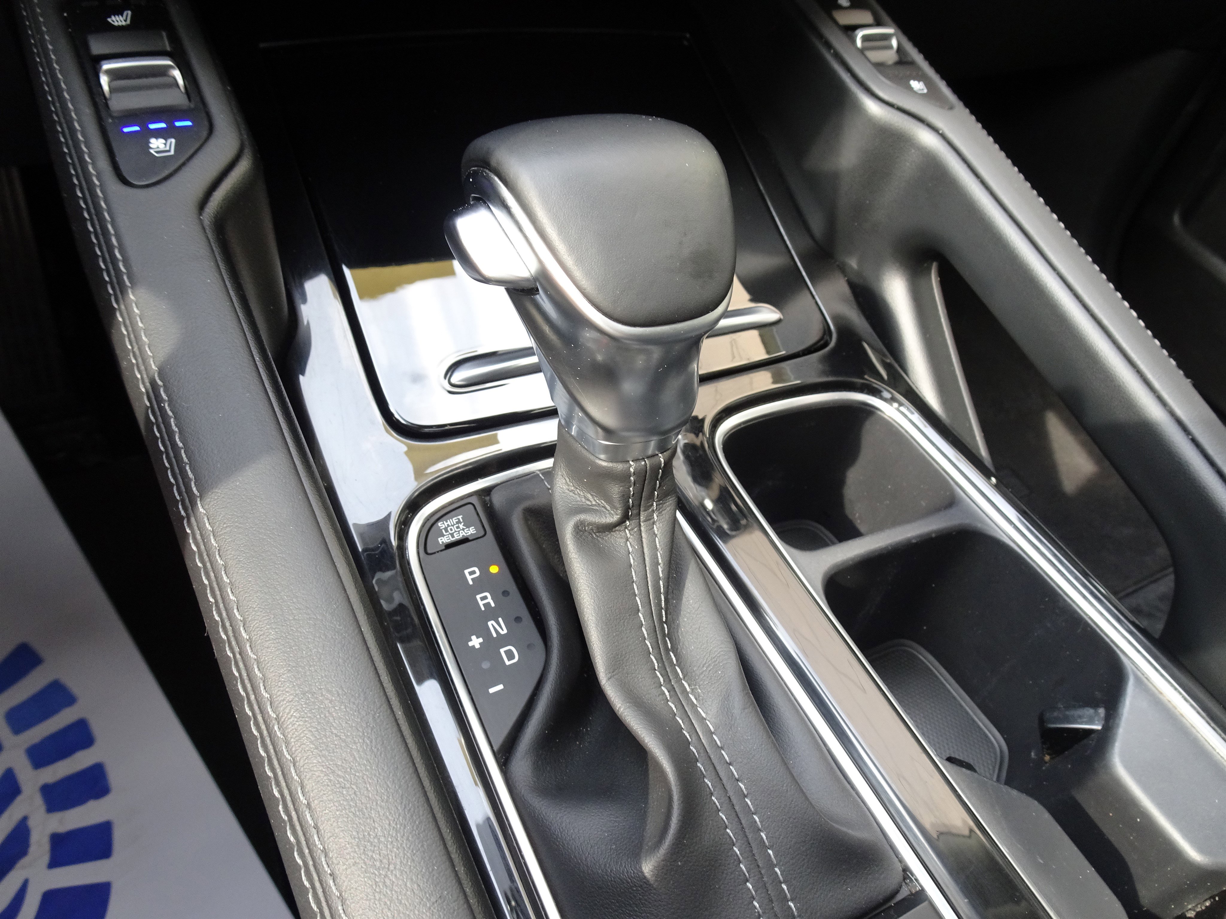 Used 2022 Kia Telluride EX w/ EX Premium Package image 19