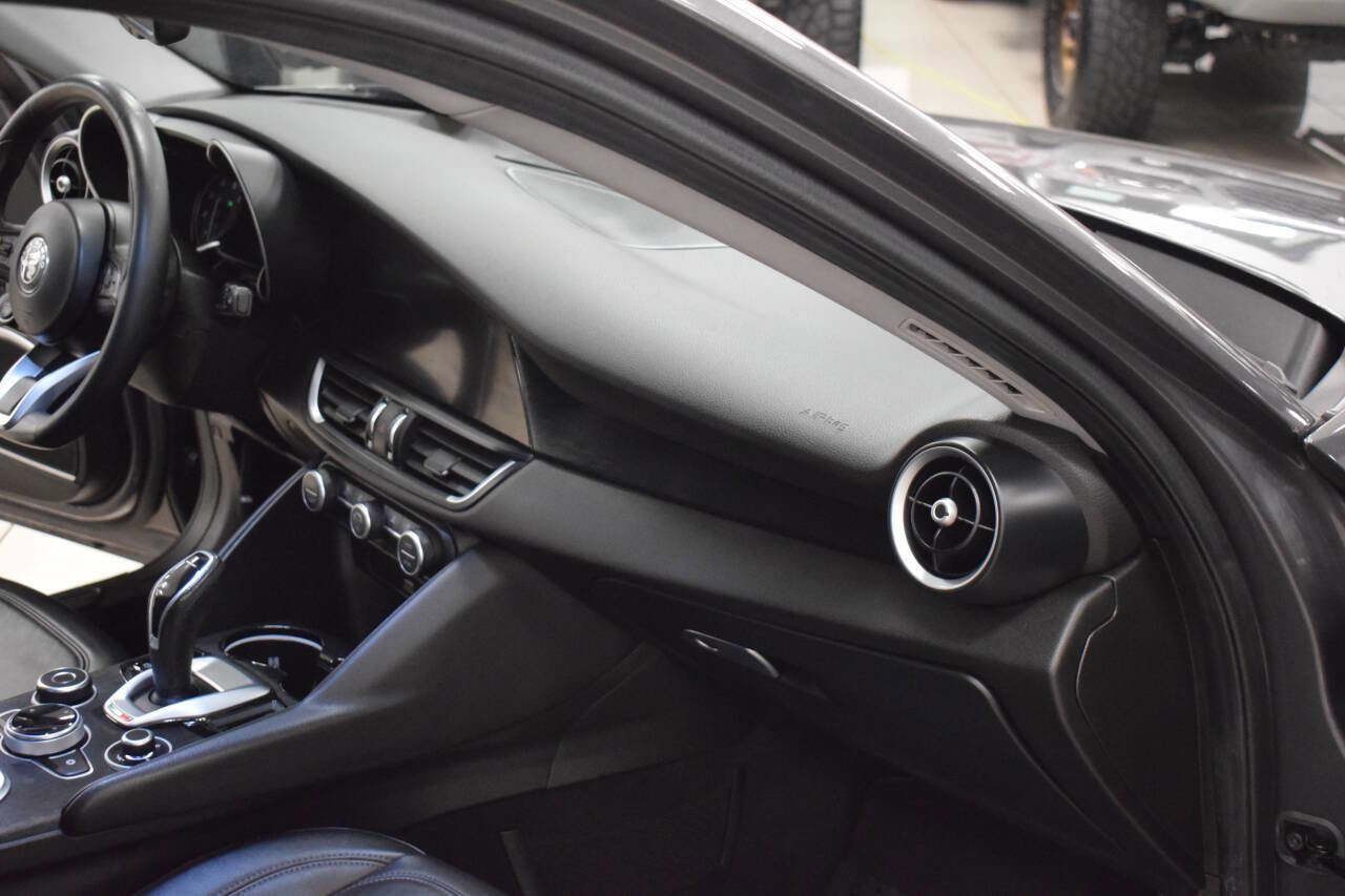 Used 2021 Alfa Romeo Giulia Sprint w/ Nero Edizione image 32