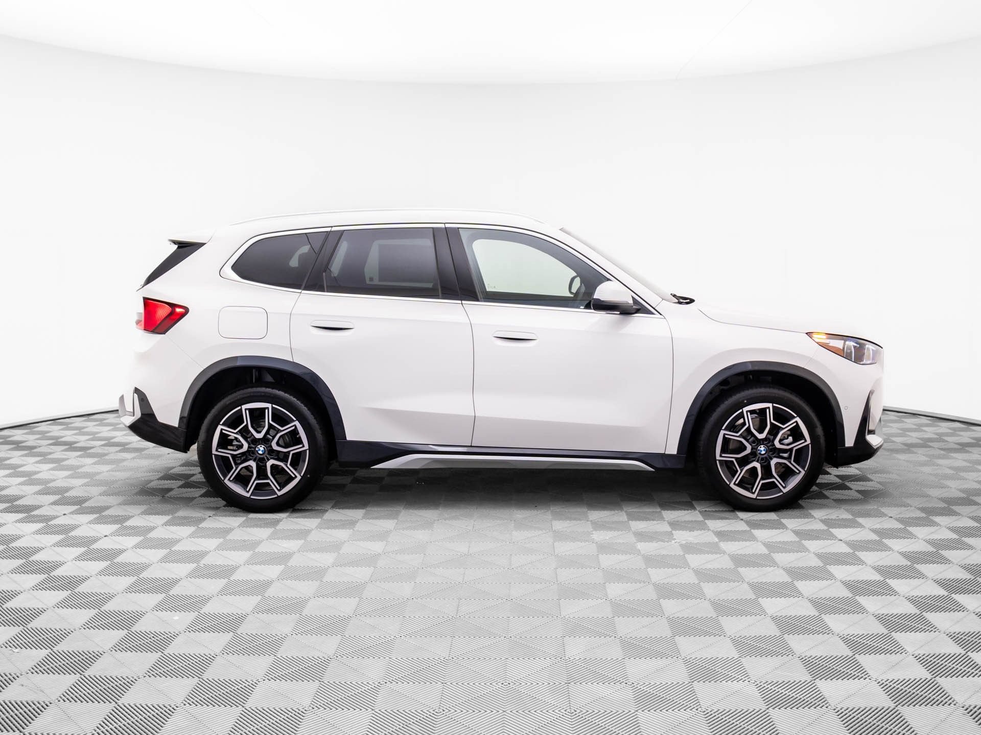 Certified 2026 BMW X1 xDrive28i AWD/4WD image 6
