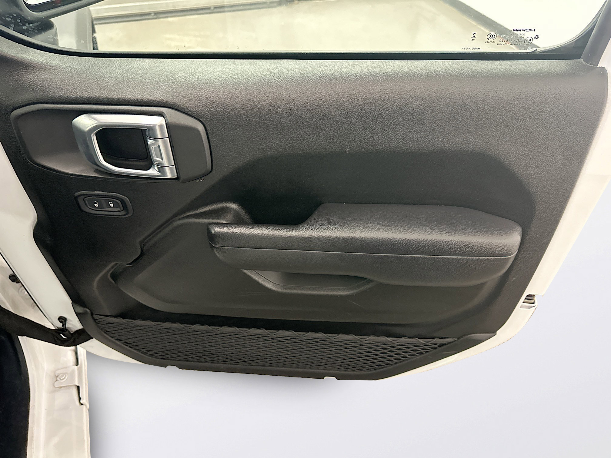 Used 2025 Jeep Wrangler Sport S image 32