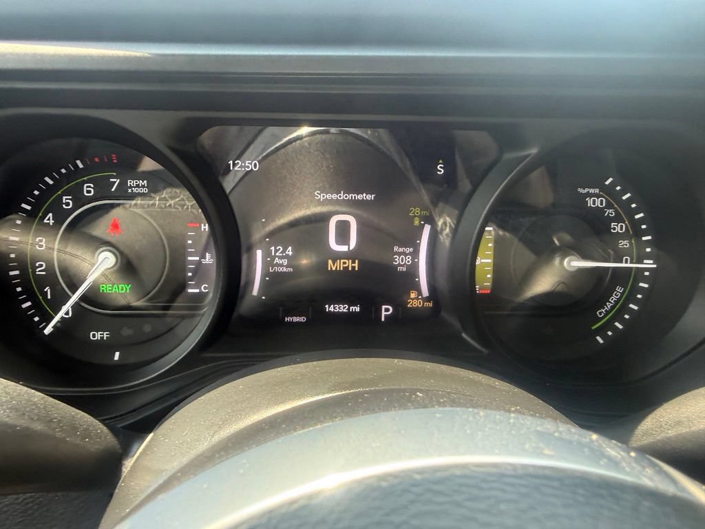 Used 2025 Jeep Wrangler Unlimited Sahara AWD/4WD image 20