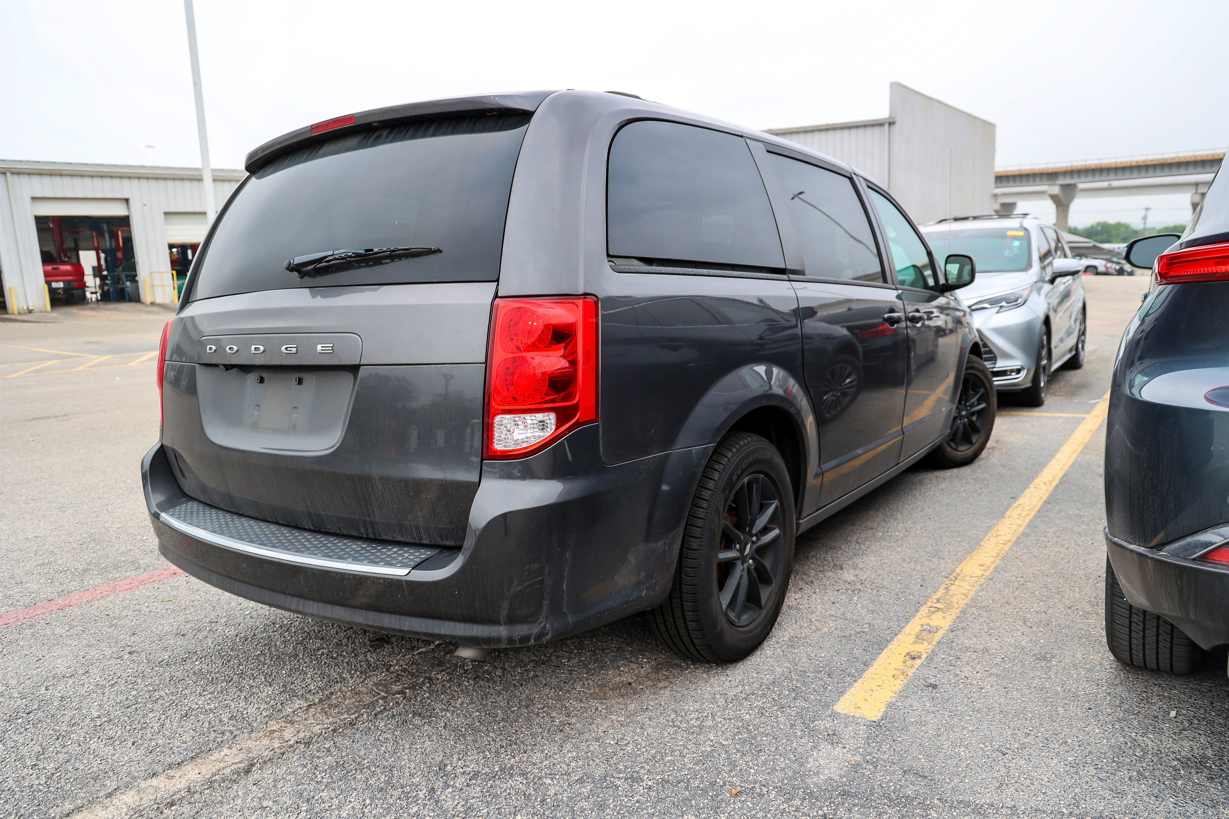 Used 2019 Dodge Grand Caravan GT FWD image 4