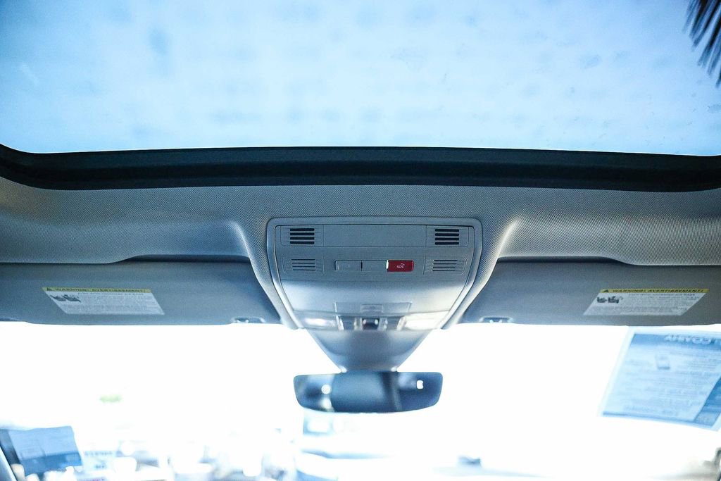 Used 2021 Volkswagen Tiguan SEL image 23