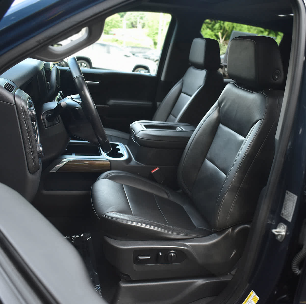 Used 2019 Chevrolet Silverado 1500 LT Trail Boss AWD/4WD image 9