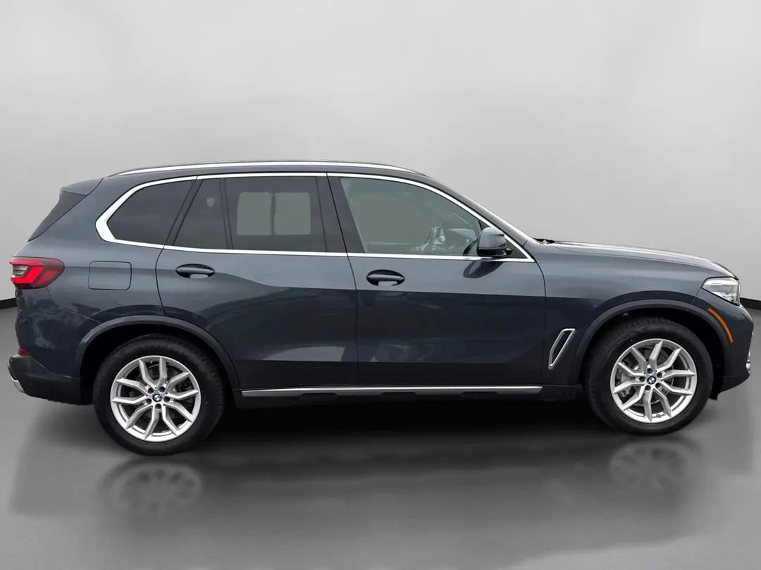 Used 2022 BMW X5 xDrive40i w/ Premium Package AWD/4WD image 4