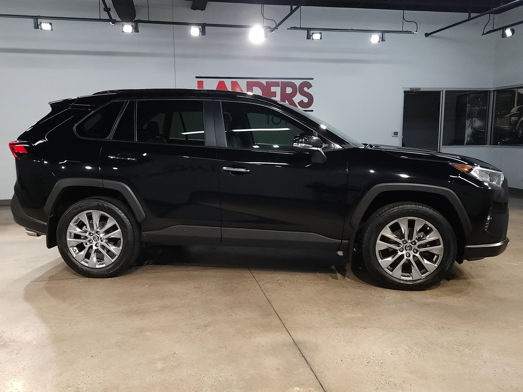 Used 2020 Toyota RAV4 Limited image 8