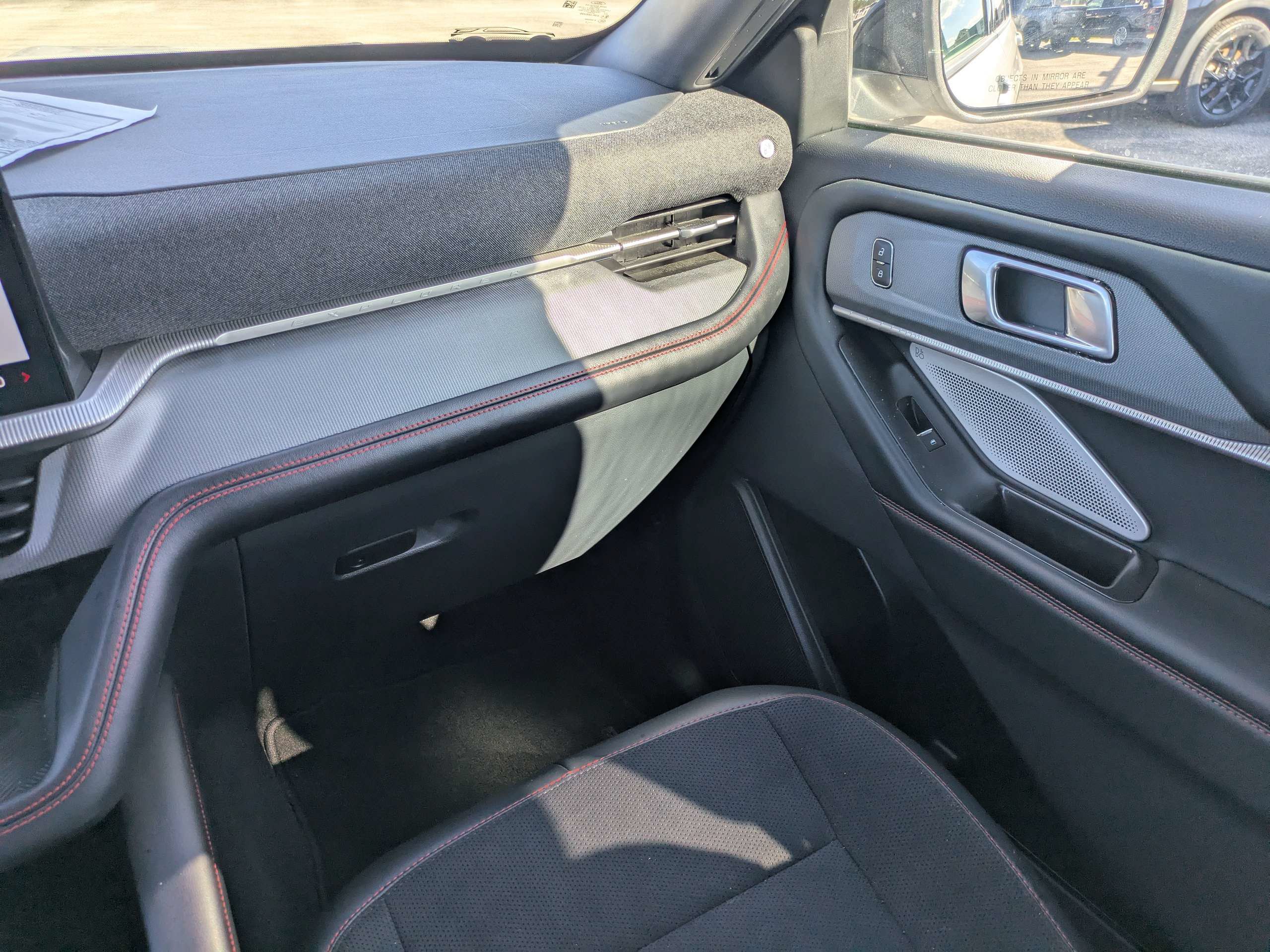 Used 2025 Ford Explorer ST AWD/4WD image 15