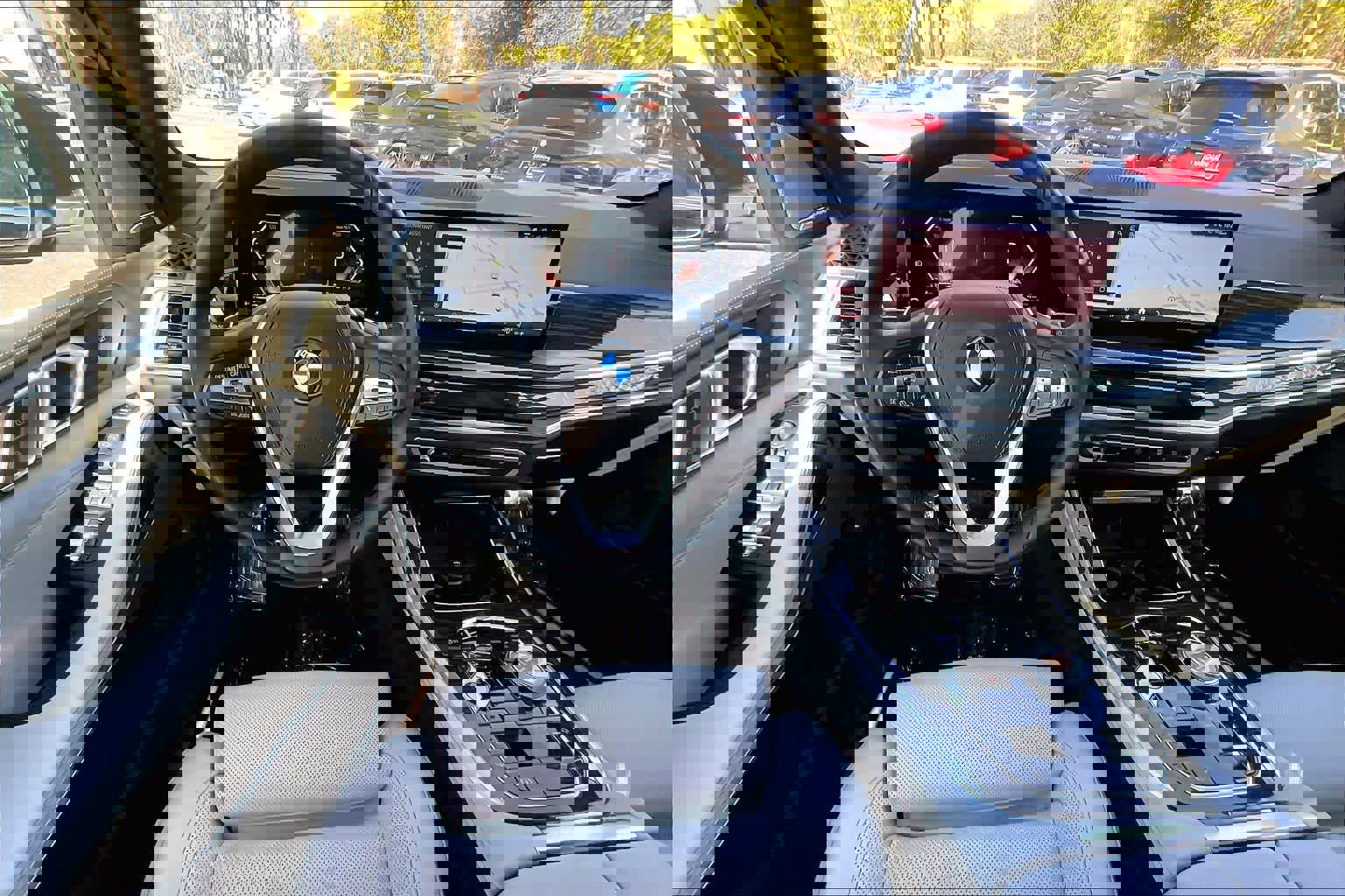 Certified 2024 BMW X5 xDrive50e w/ Executive Package image 6