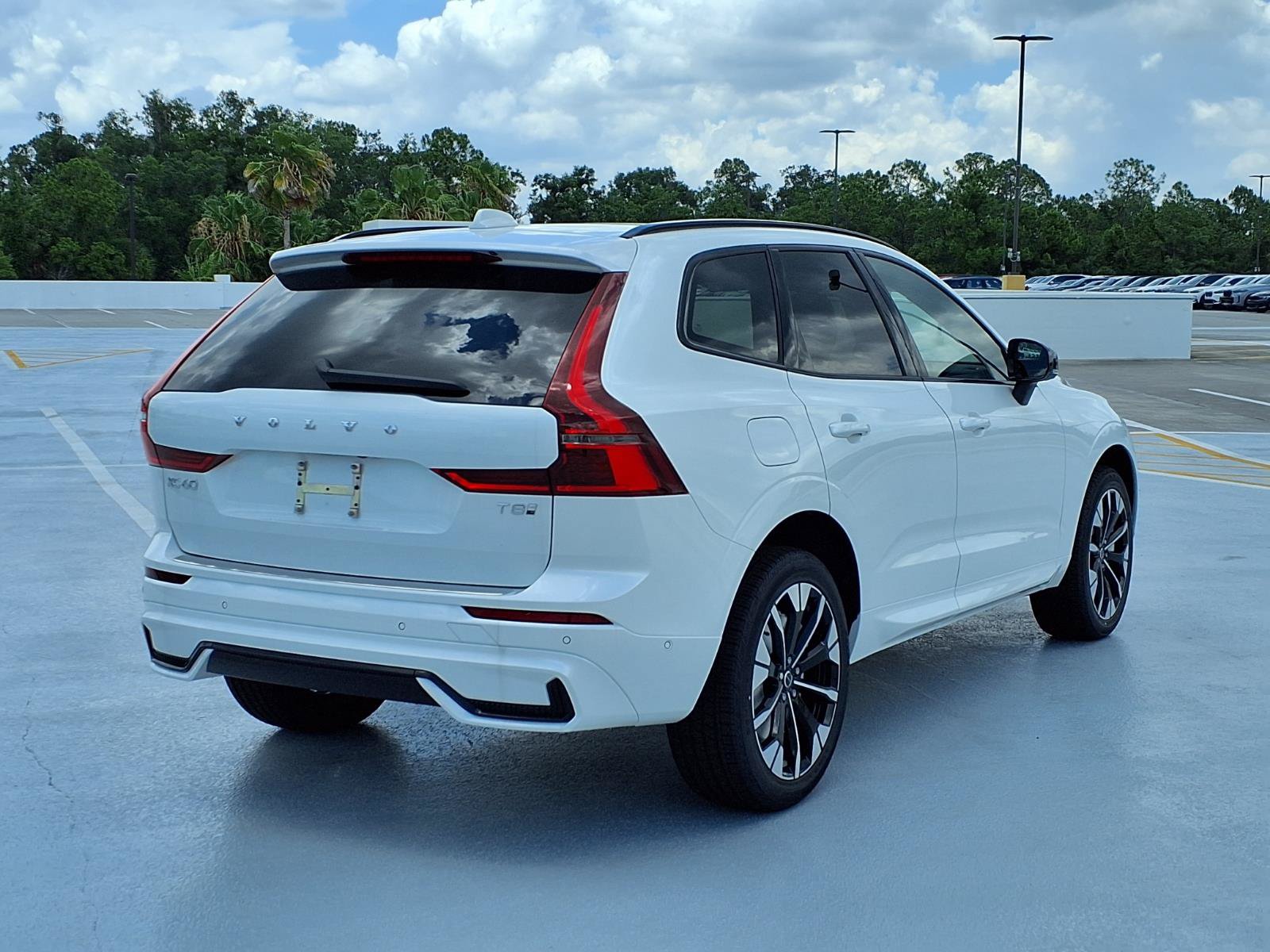 New 2026 Volvo XC60 T8 Plus w/ Protection Package Premier AWD/4WD image 7
