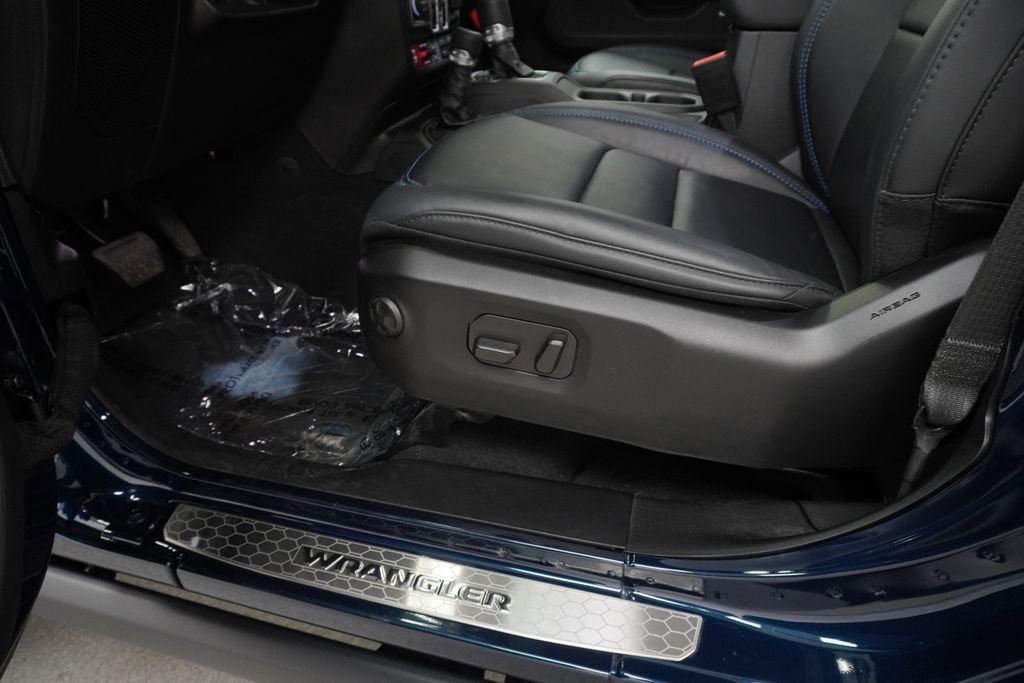 Used 2025 Jeep Wrangler Unlimited Rubicon 4xe AWD/4WD image 43