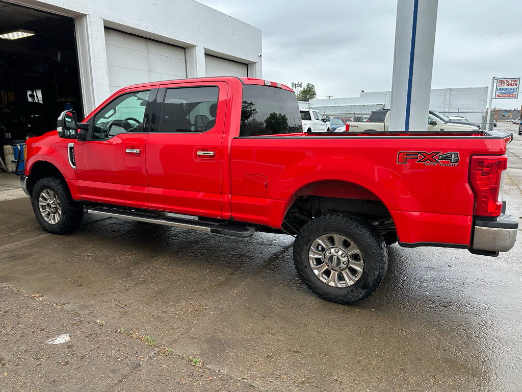 Used 2017 Ford F250 XLT w/ XLT Premium Package AWD/4WD image 2