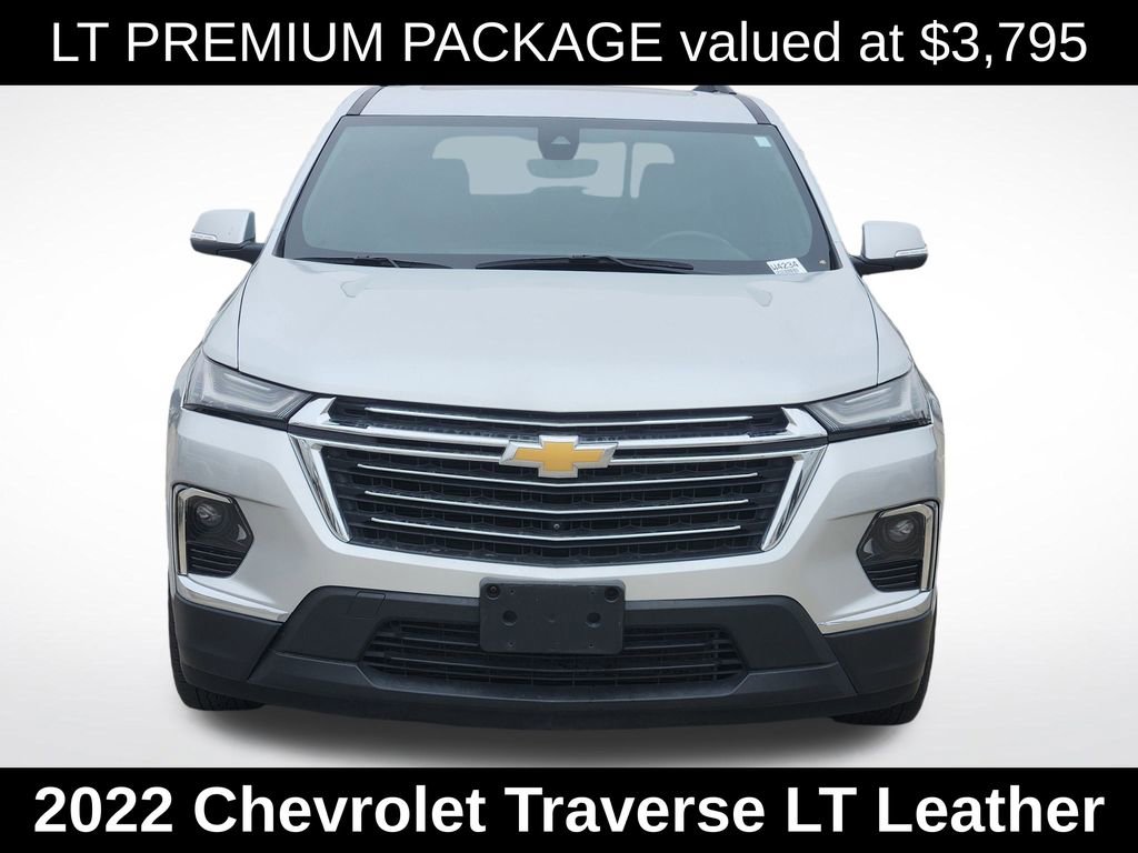 Used 2022 Chevrolet Traverse LT w/ LT Premium Package image 2
