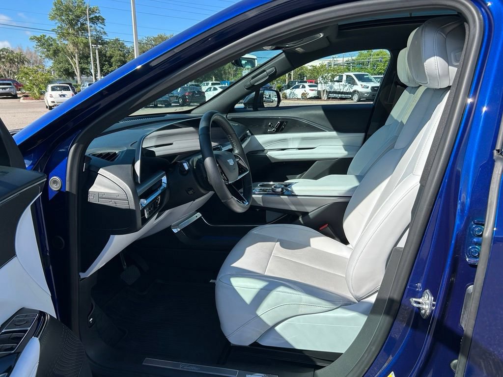 Used 2024 Cadillac Lyriq Luxury RWD image 16
