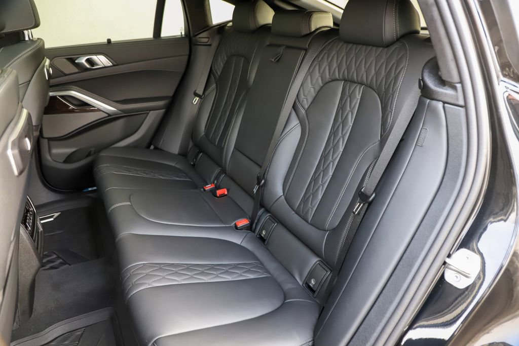 Used 2024 BMW X6 xDrive40i w/ Executive Package image 10