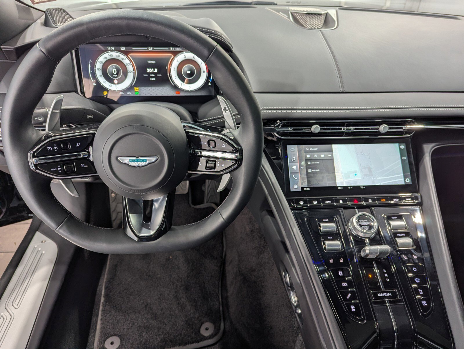 Used 2025 Aston Martin DB12 Coupe image 10