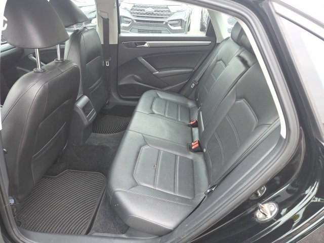 Used 2016 Volkswagen Passat 1.8T R-Line w/ R-Line Lighting Package image 22