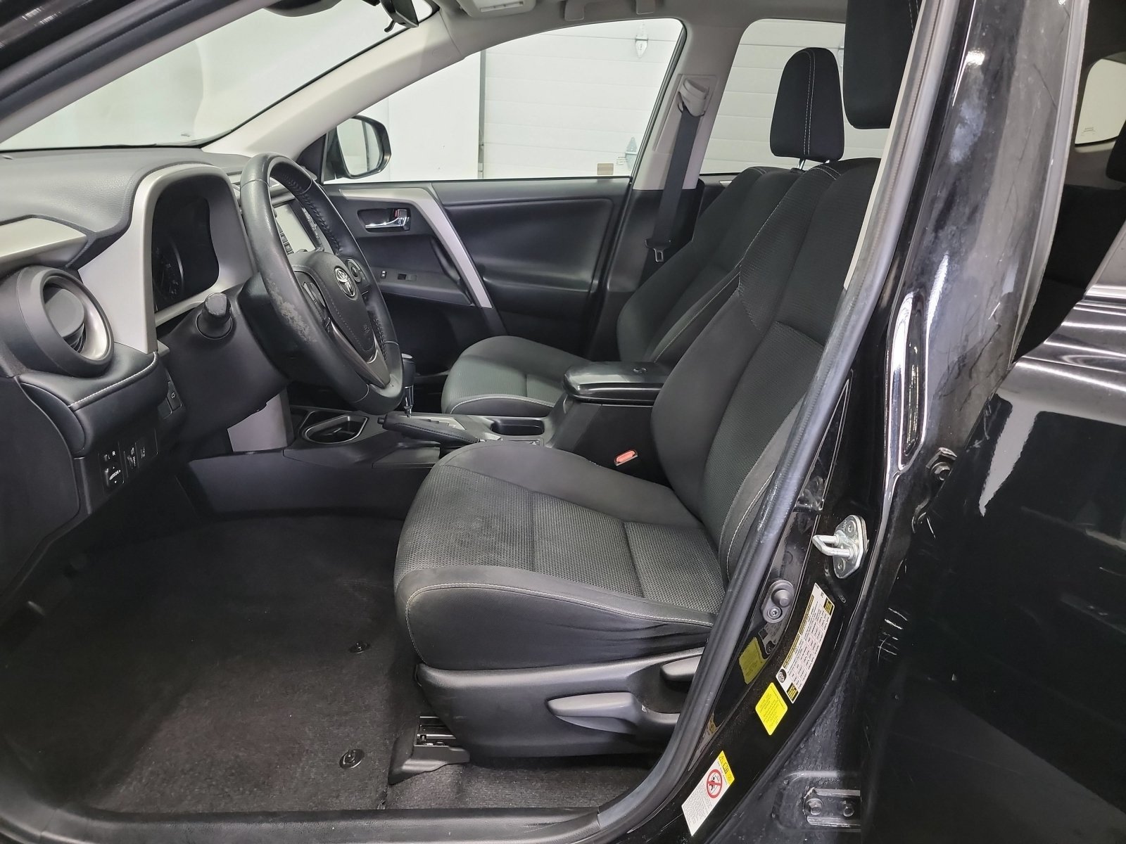 Used 2018 Toyota RAV4 XLE FWD image 12