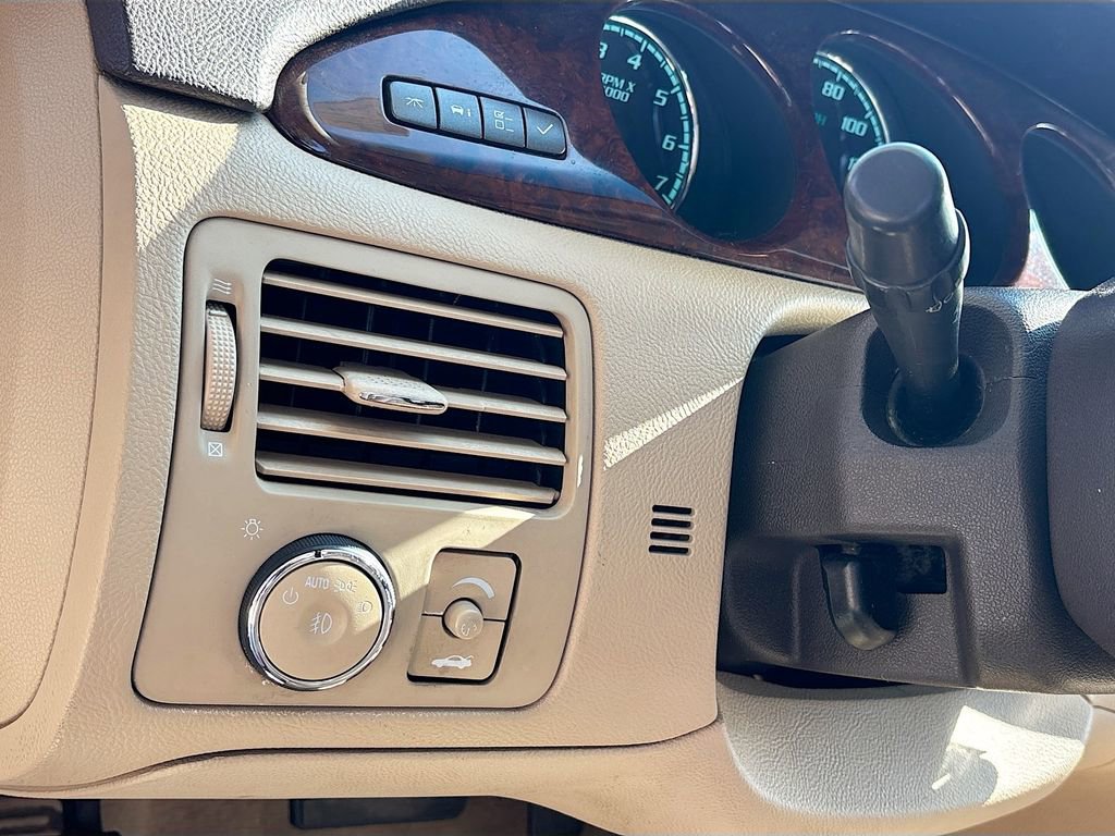 Used 2011 Buick Lucerne CXL w/ Driver Confidence Package image 10