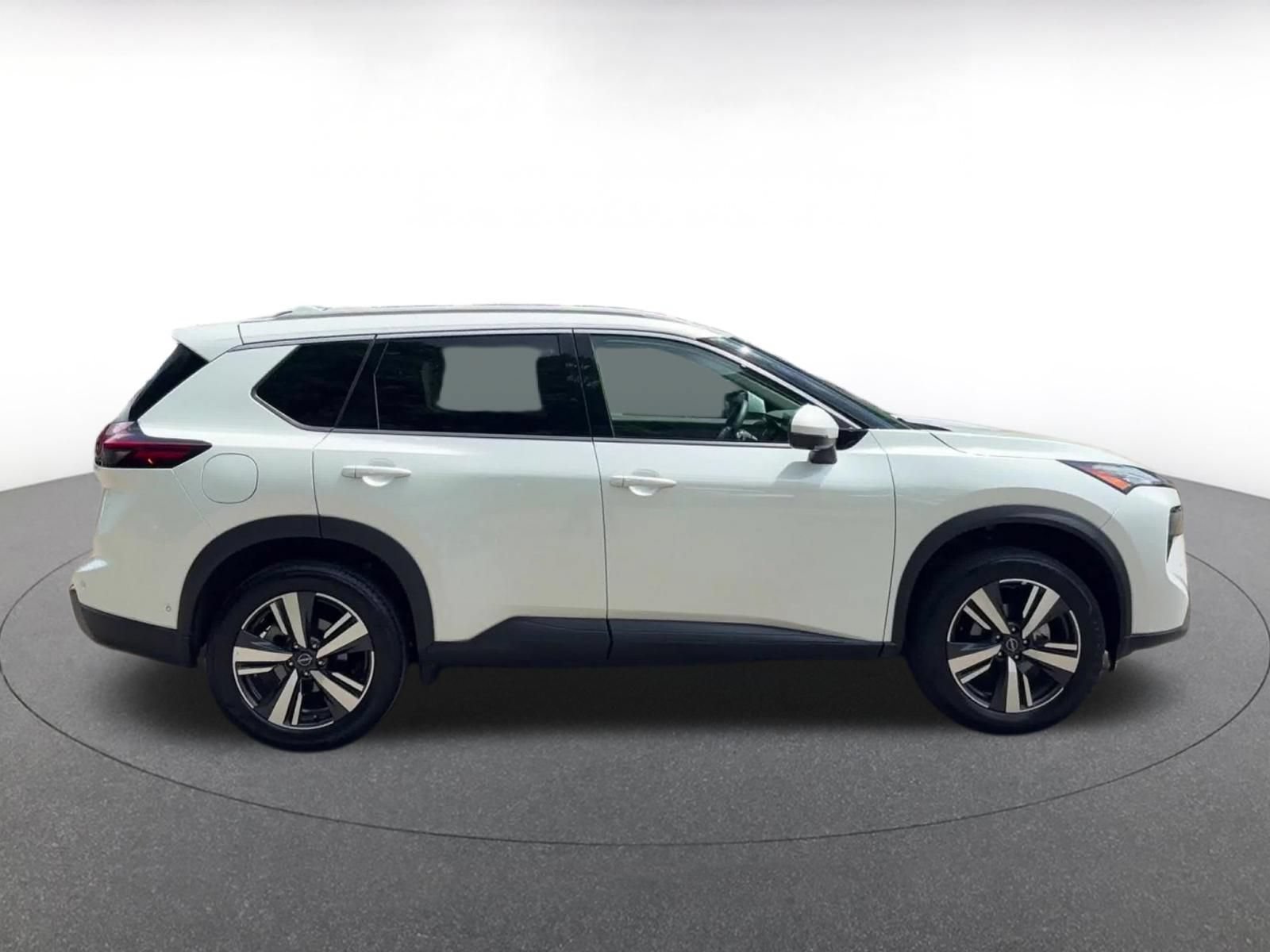 Used 2026 Nissan Rogue SL AWD/4WD image 16