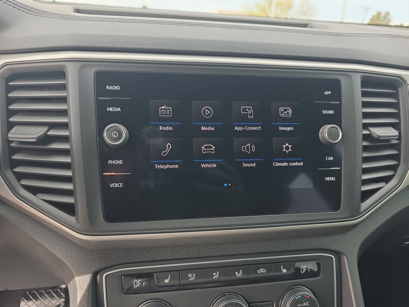 Used 2020 Volkswagen Atlas Cross Sport SE w/ Panoramic Sunroof Package image 28