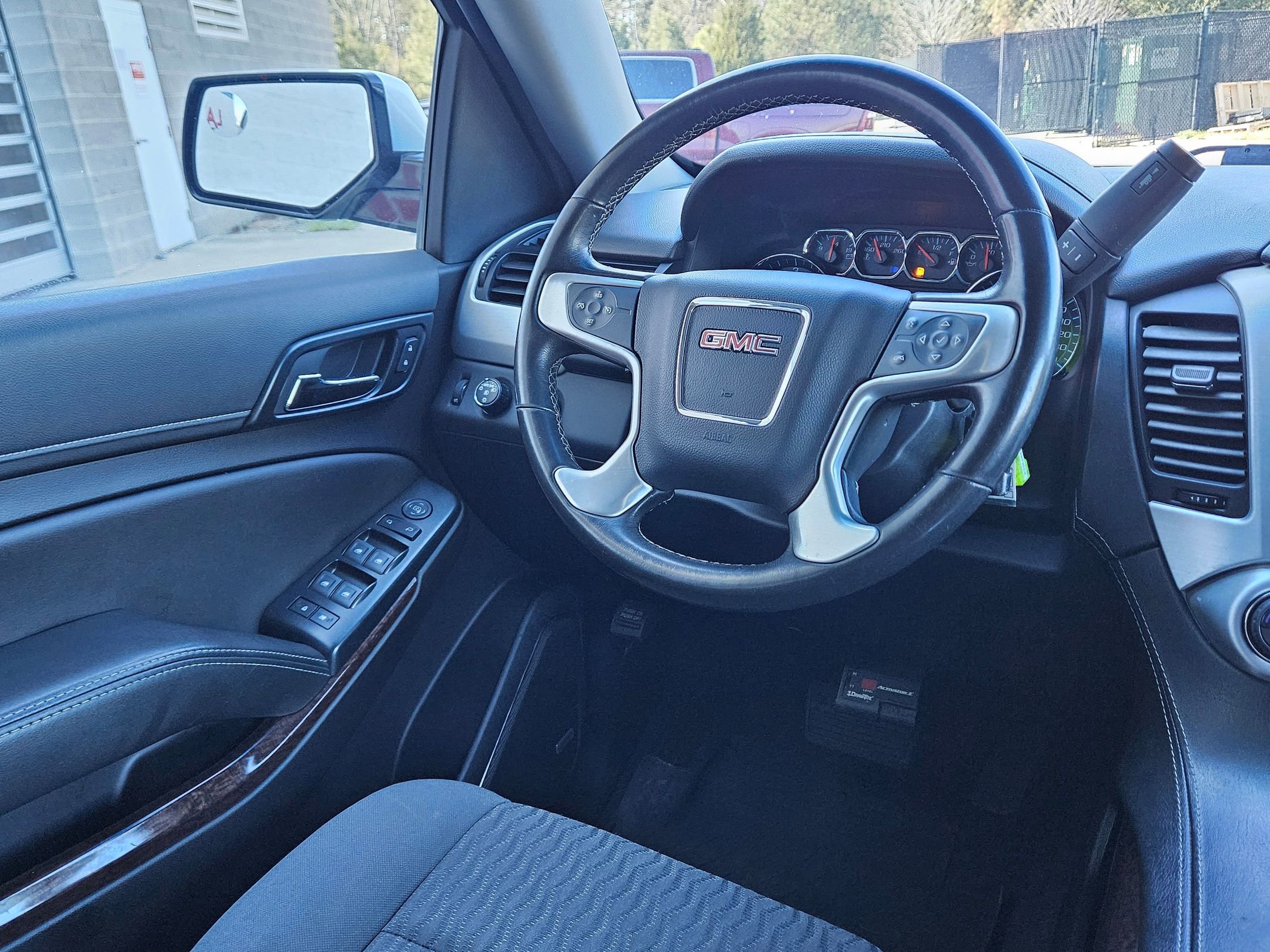 Used 2019 GMC Yukon SLE w/ SLE Value Package image 9