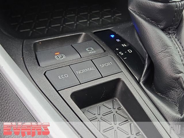 Used 2021 Toyota RAV4 LE image 10