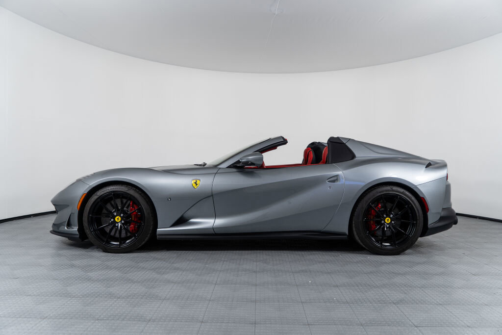 Used 2021 Ferrari 812 GTS image 3