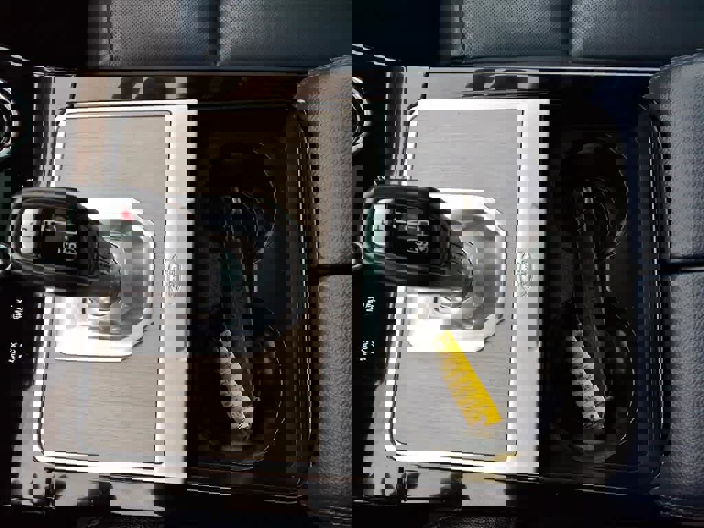 Used 2020 Land Rover Range Rover Evoque SE image 20