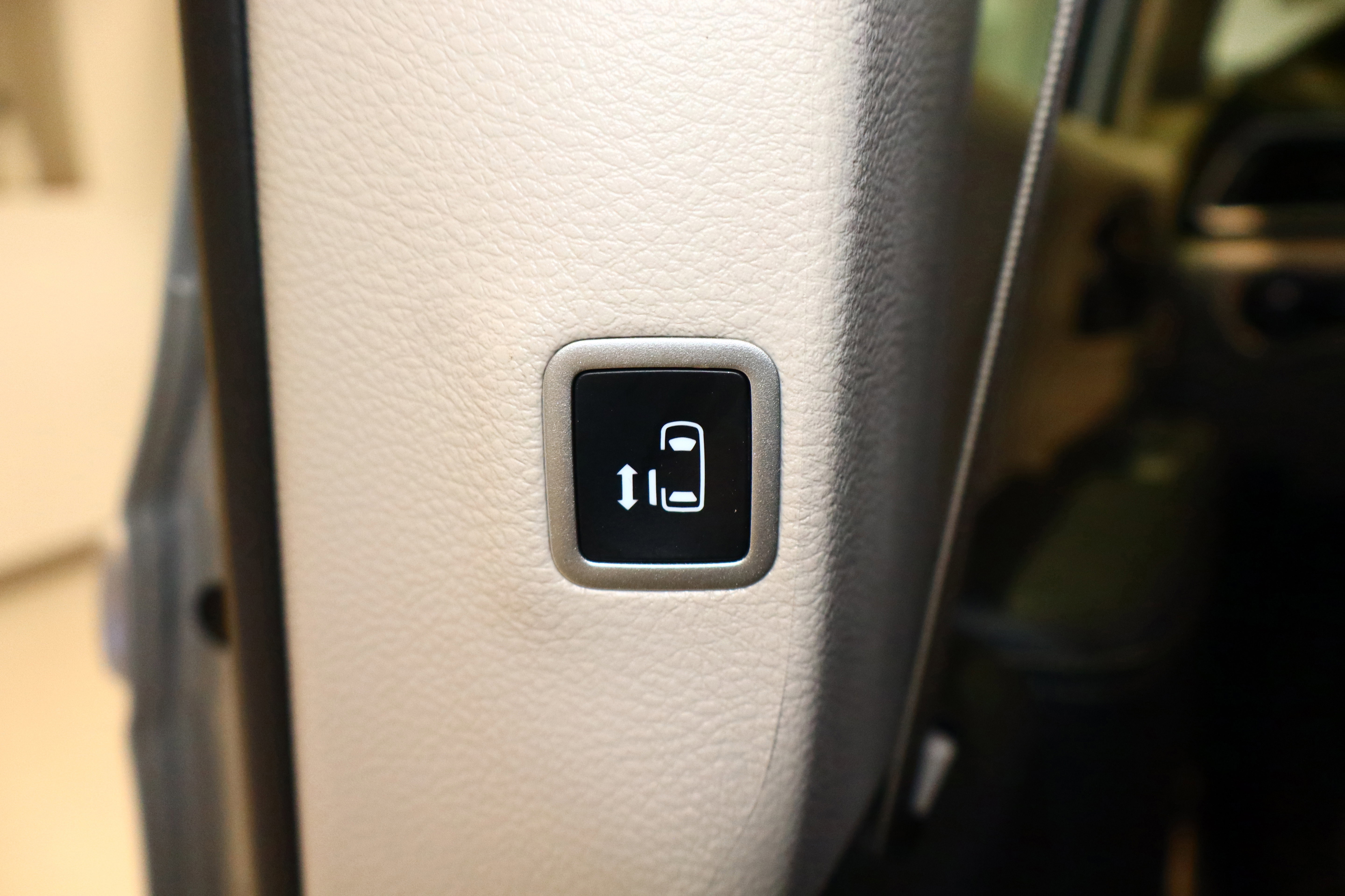 Used 2024 Chrysler Pacifica Touring-L image 46