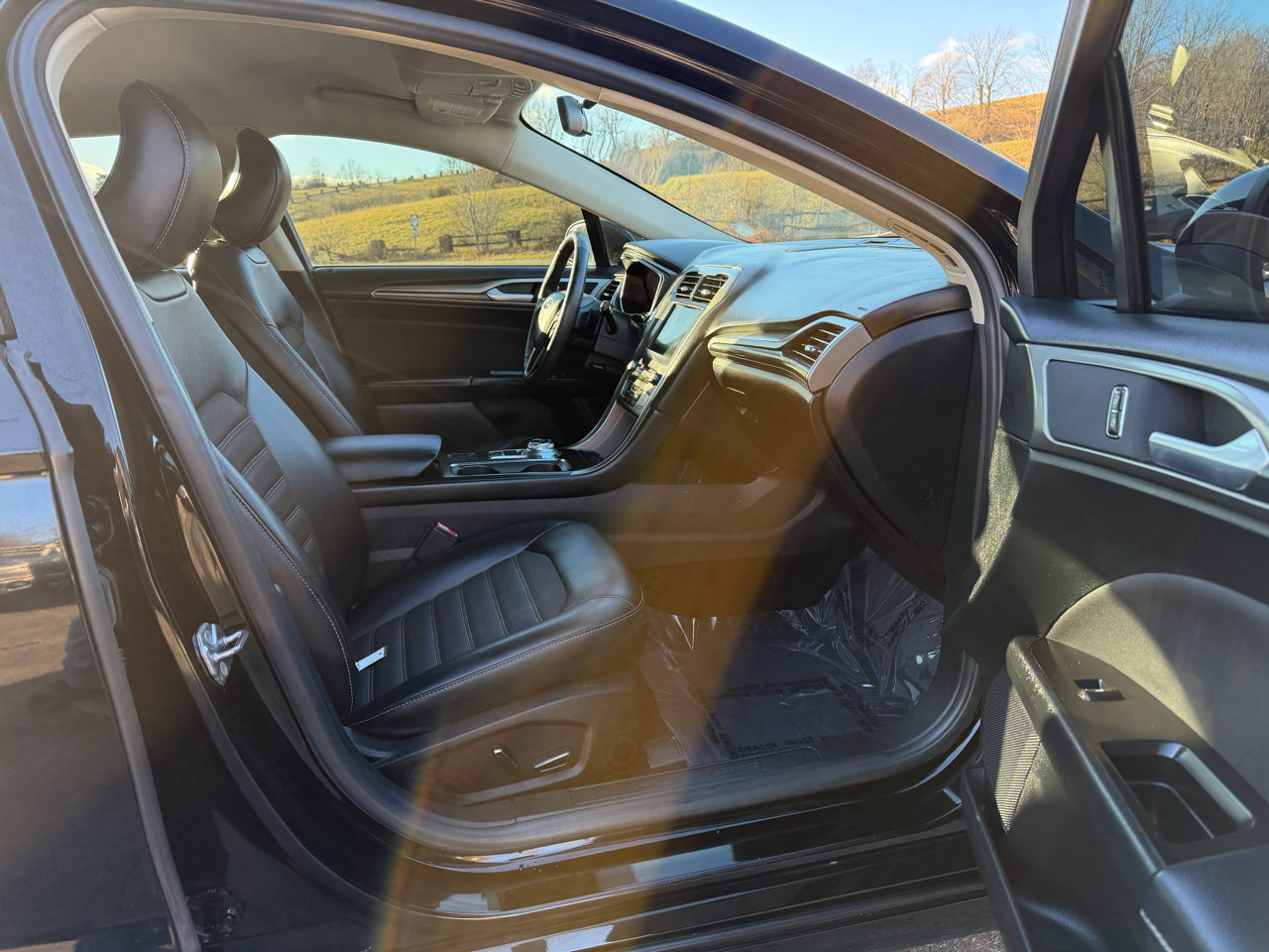 Used 2017 Ford Fusion SE w/ Equipment Group 201A image 21